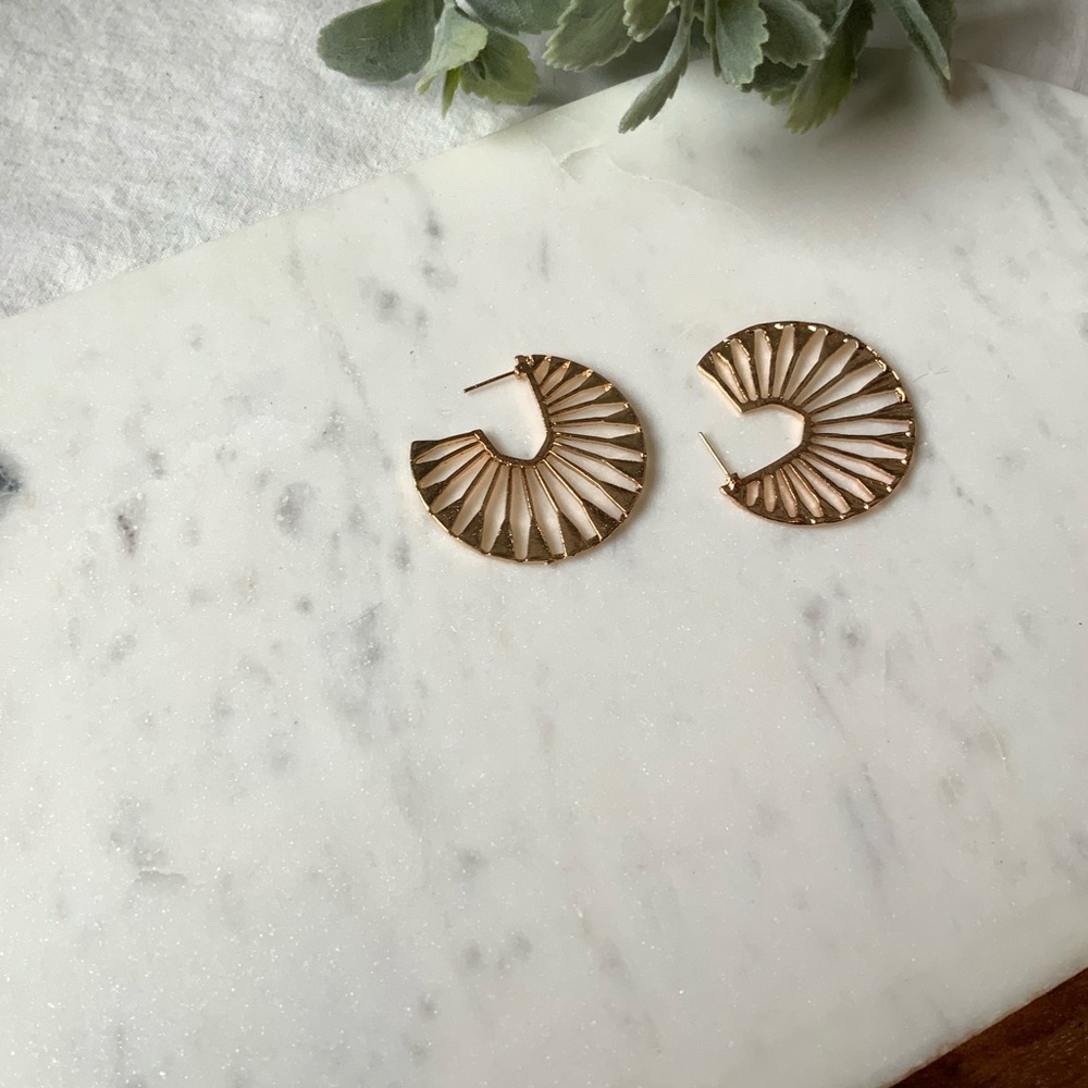The Sylas - Geometric Chunky Gold Hoops - Picture 7 of 8